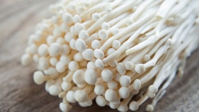Enoki mushrooms are tall and have thin stems. Credit: Getty / joannatkaczuk